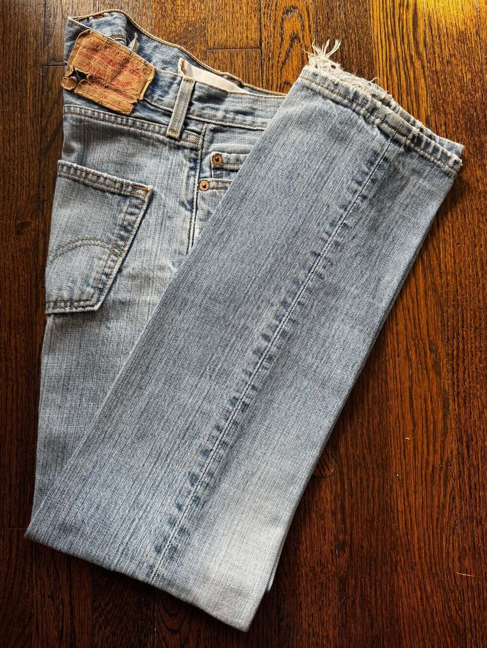 VINTAGE 2003 Levi’s 501 Mens 31x32 MidRise Button Fly Distressed DENIM JEANS Y2K